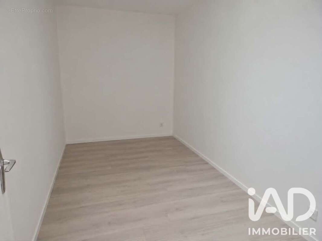 Maison 91 m² à Savigne  - photo 6