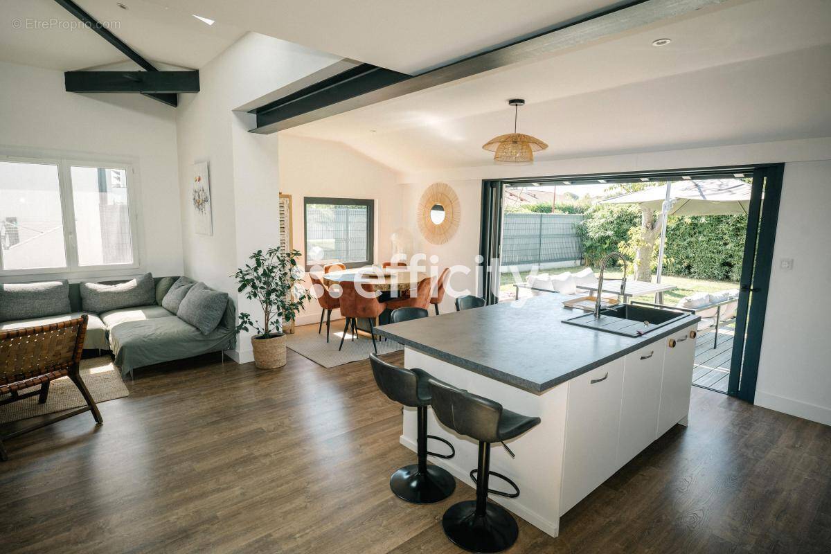 Maison 93 m² à Angresse  - photo 1