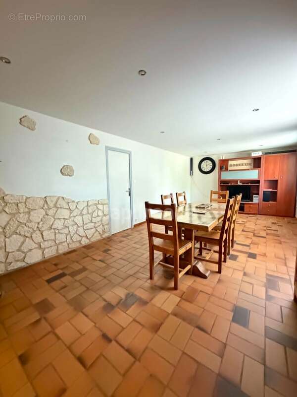 Investissement malin : habitation 117m², stockage et forte rentabilité - photo 3