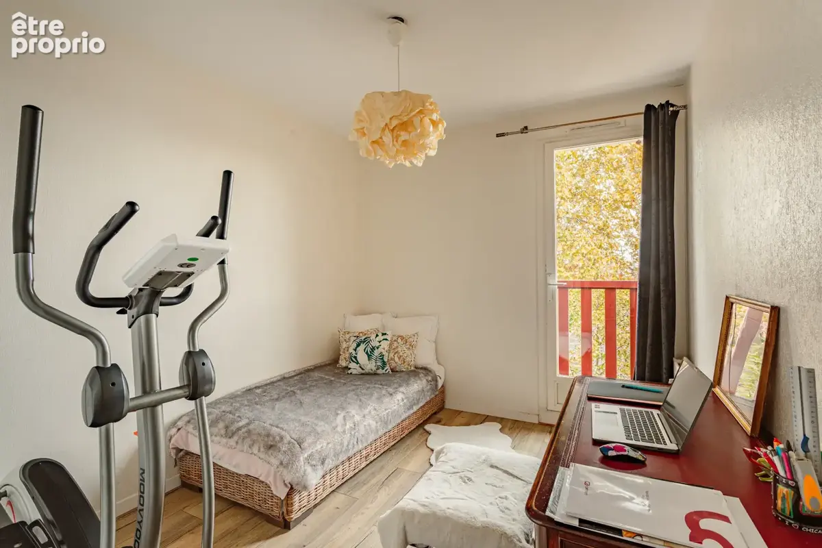 Découvrez ce charmant T3 de 69 m2, lumineux, offrant un cadre de vie agréable dans le quartier recherché de Sa - photo 12