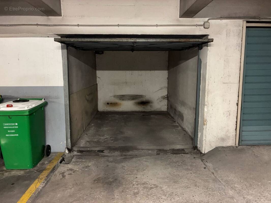 Parking à PARIS-16E