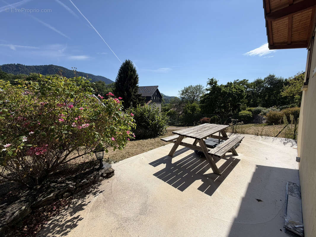 Charmante maison de Type 4 avec terrain dans le hameau de Châteauvieux (Féternes) - photo 3