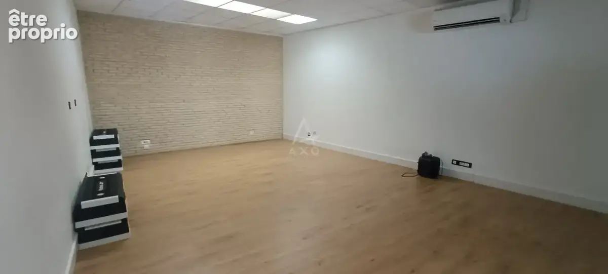 Immeuble loué  Local professionnel + 2 studios - photo 2