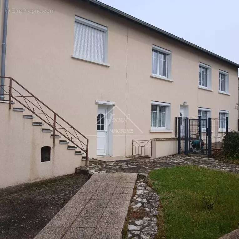 Appartement à TRETEAU