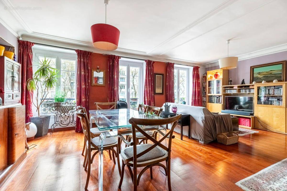 Appartement à PARIS-11E