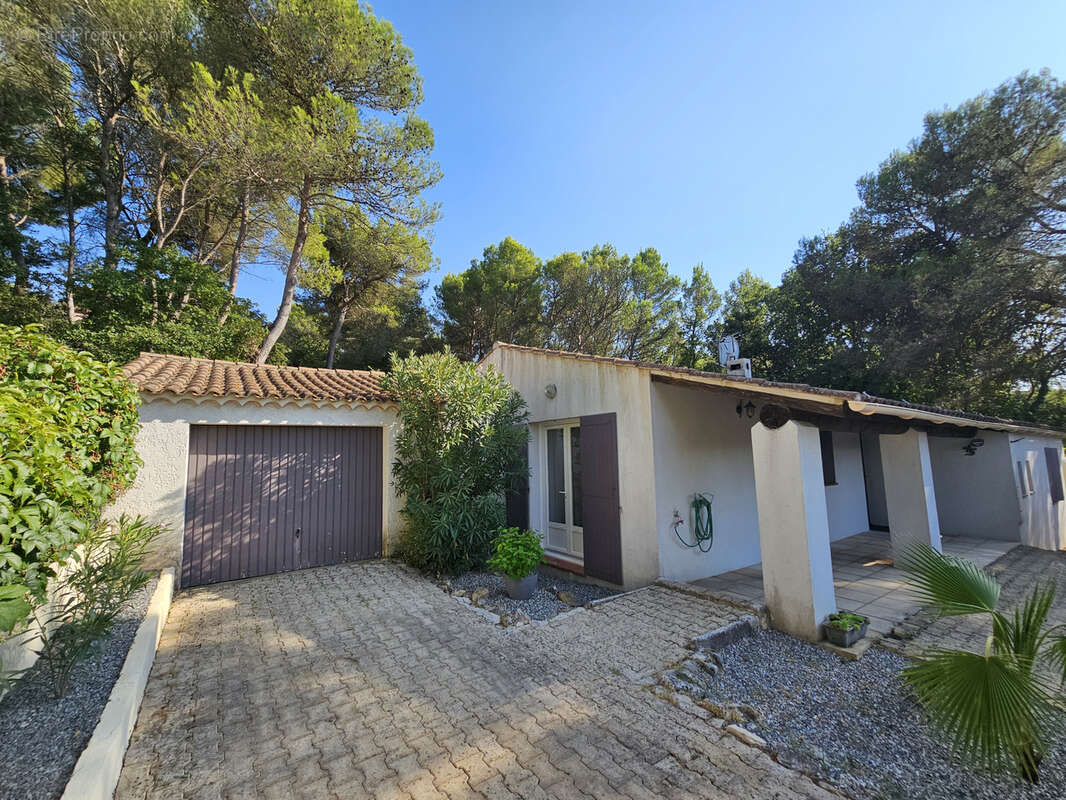 Maison à LA ROQUE-D'ANTHERON