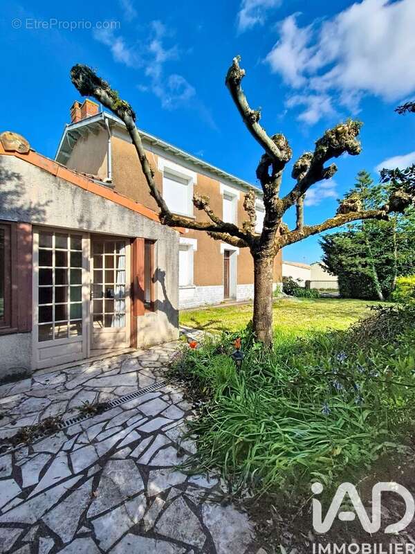 Maison 137 m² à La Greve-Sur-Mignon  - photo 2