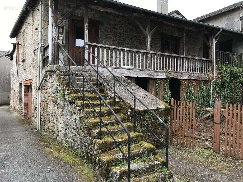 Maison à SAUVIAT-SUR-VIGE