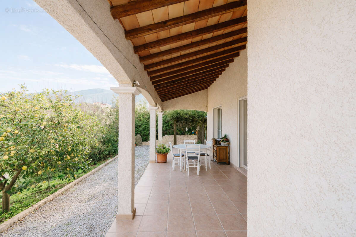 Maison à VILLELONGUE-DELS-MONTS