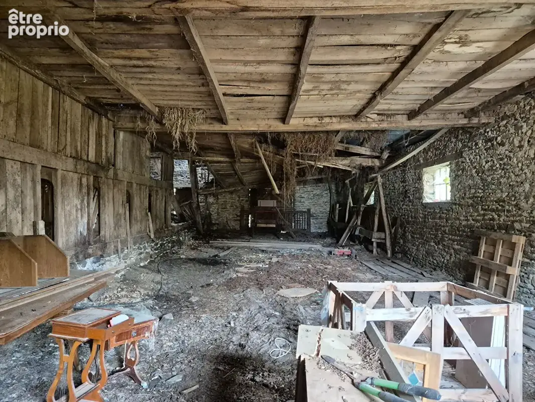 CORRÈZE. Près d'UZERCHE.  Grange en pierre avec un jardin de 1 395 m² et un terrain boisé à proximité immédiate de 10 340 m². - photo 7