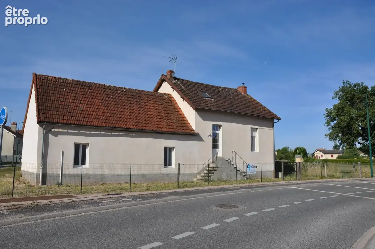 Belle longère de construction traditionnelle, avec 2 chambres (possibilité 3), terrain de 892 m2, proche centr - photo 1