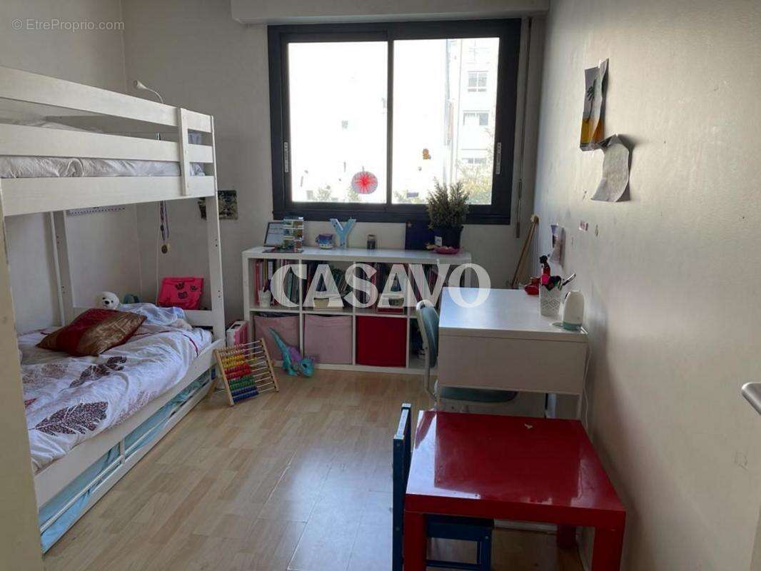 Appartement à CHARENTON-LE-PONT