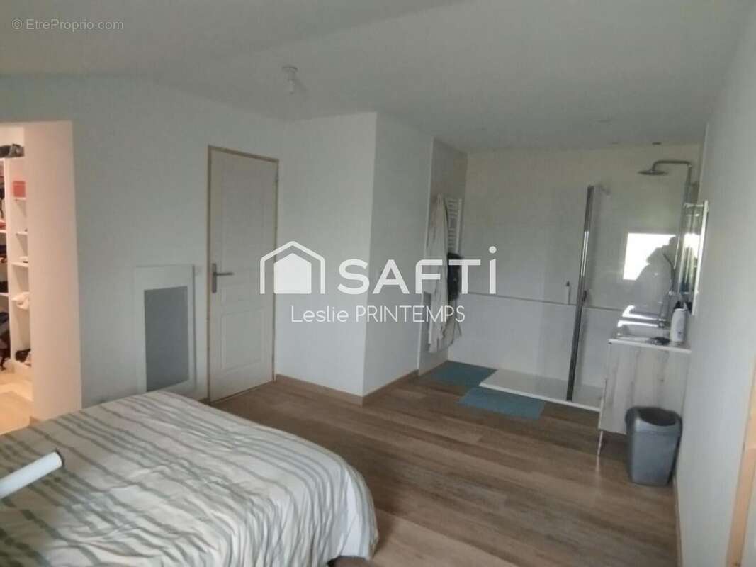 Maison 186 m² à Coulonges-Sur-L'autize  - photo 9