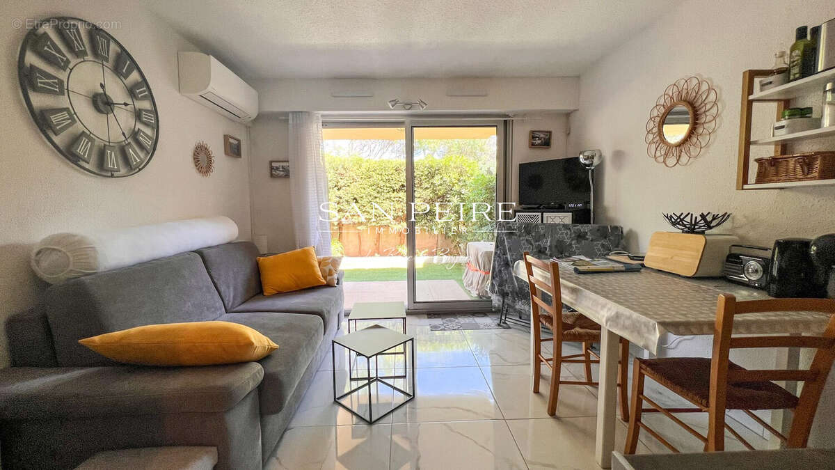 Appartement à ROQUEBRUNE-SUR-ARGENS