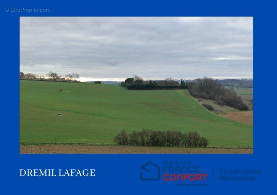 Terrain à DREMIL-LAFAGE