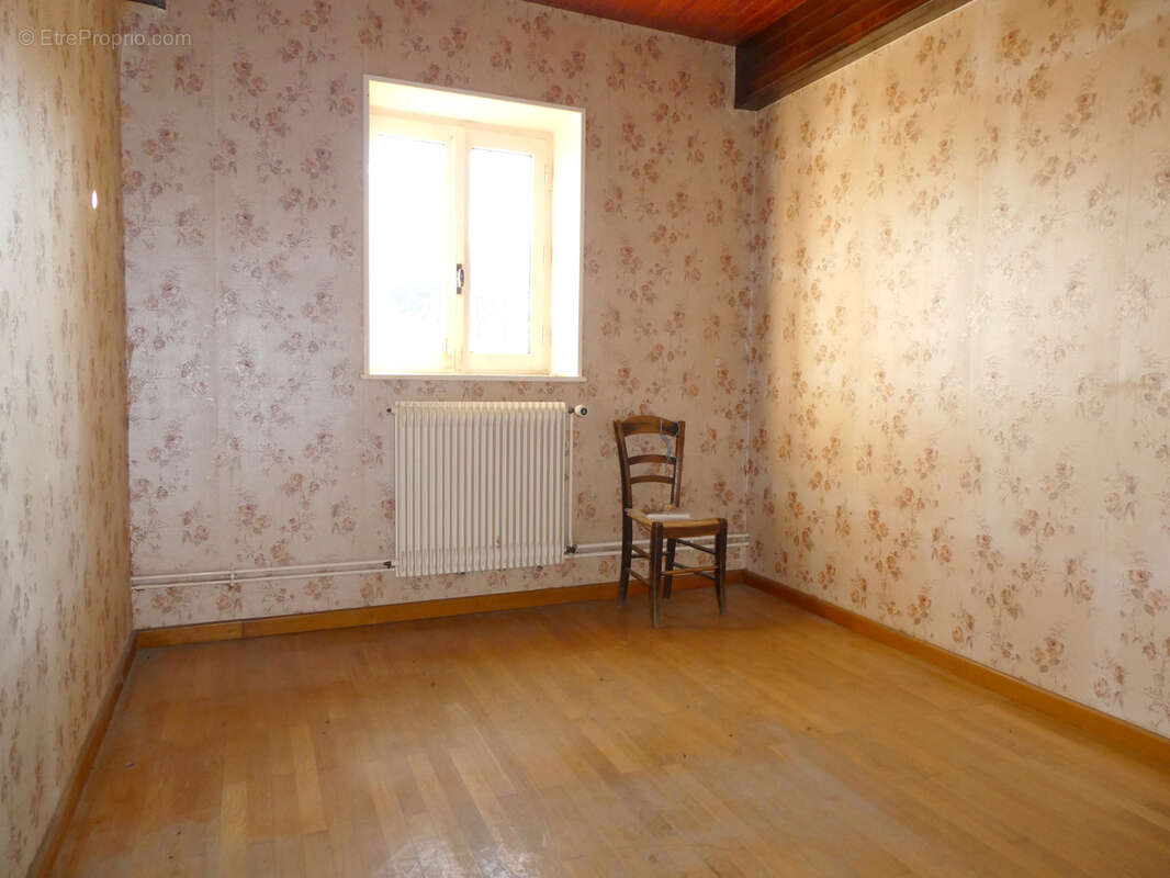 Maison à SAINT-LAURENT-DE-CHAMOUSSET