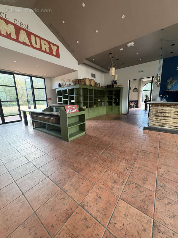 Commerce à MAURY