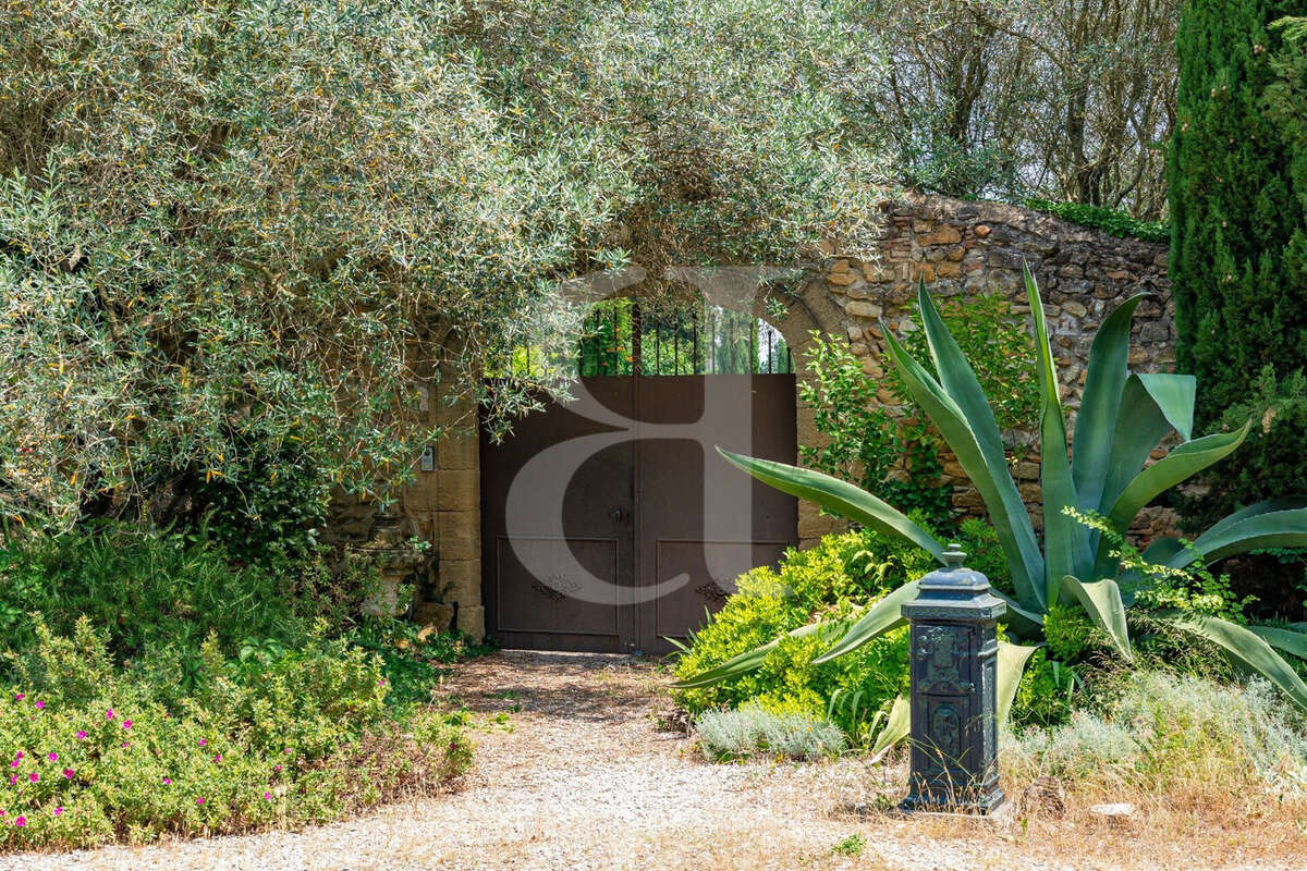 Maison à SAINTE-CECILE-LES-VIGNES