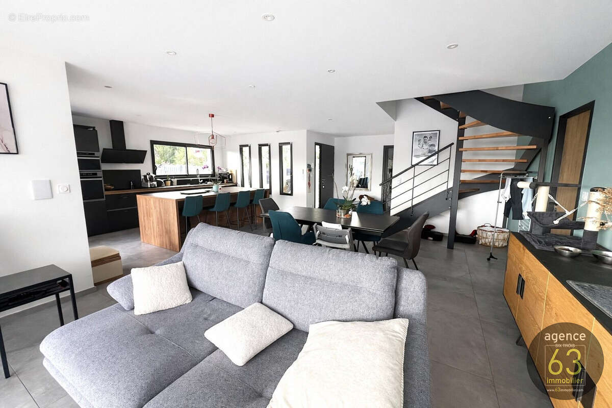 Maison à SAINT-AMANT-TALLENDE