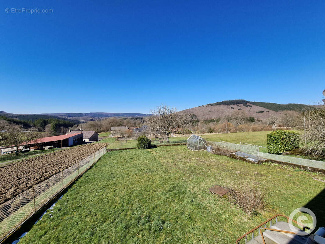 Maison à DUN-LES-PLACES