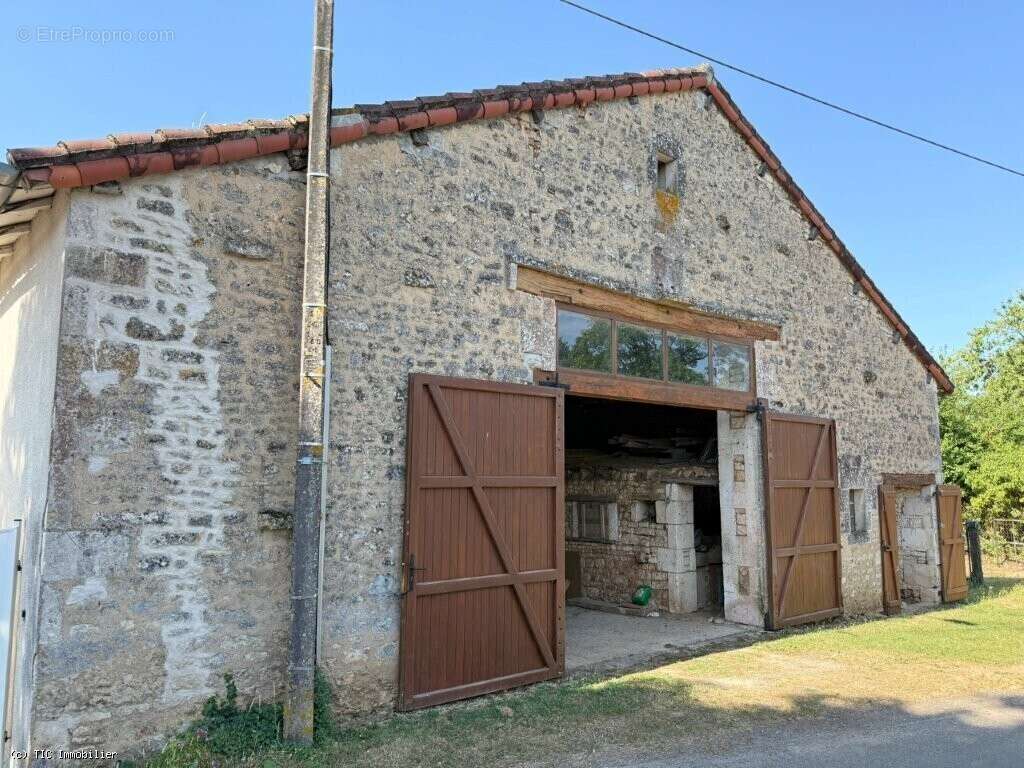 Maison de Campagne Proche Ruffec Avec Grange et Belles Vues - photo 15