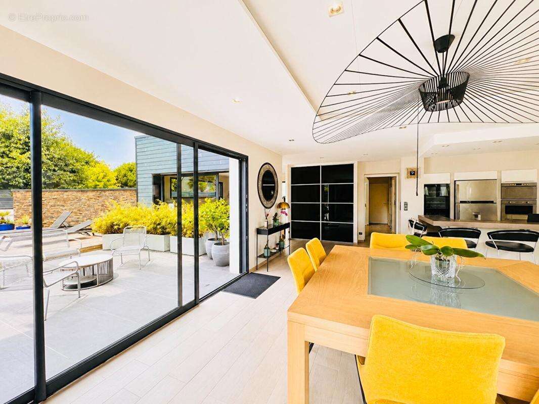 Belle contemporaine avec piscine- 196 m2 - 4 suites - photo 8