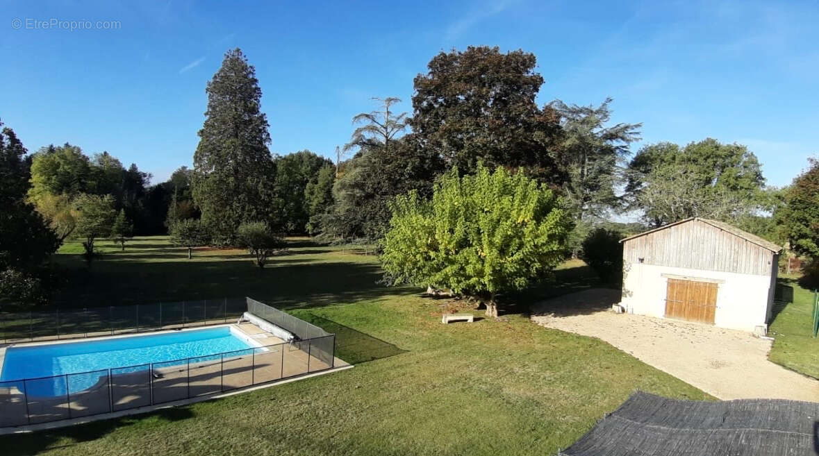 Maison à NIEUIL-L'ESPOIR