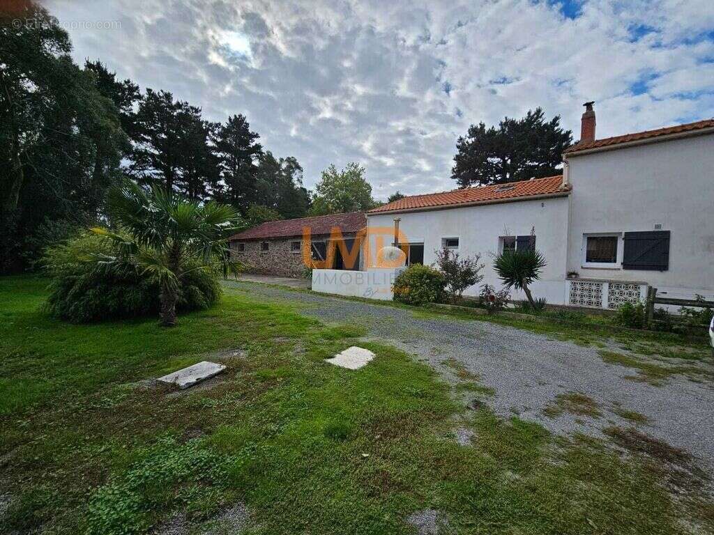Maison à FROSSAY