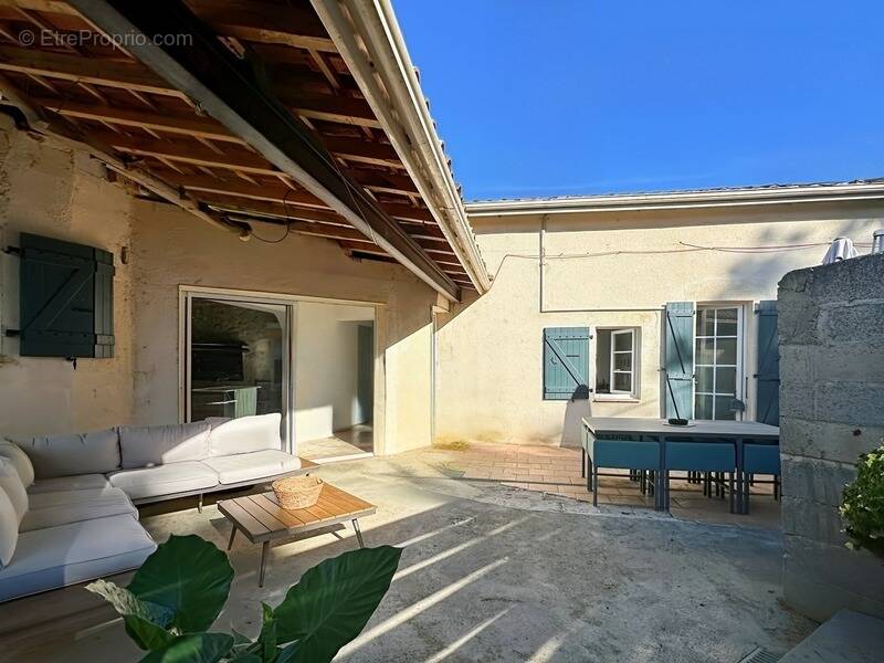 Maison à VIC-FEZENSAC