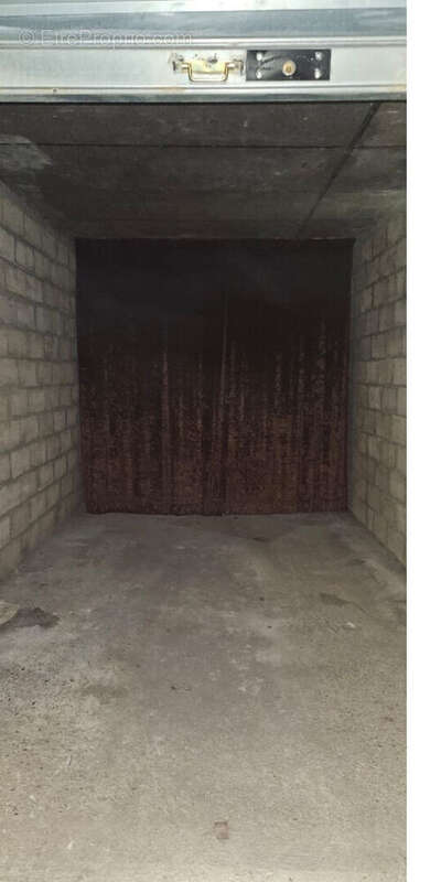 Parking à PARIS-12E