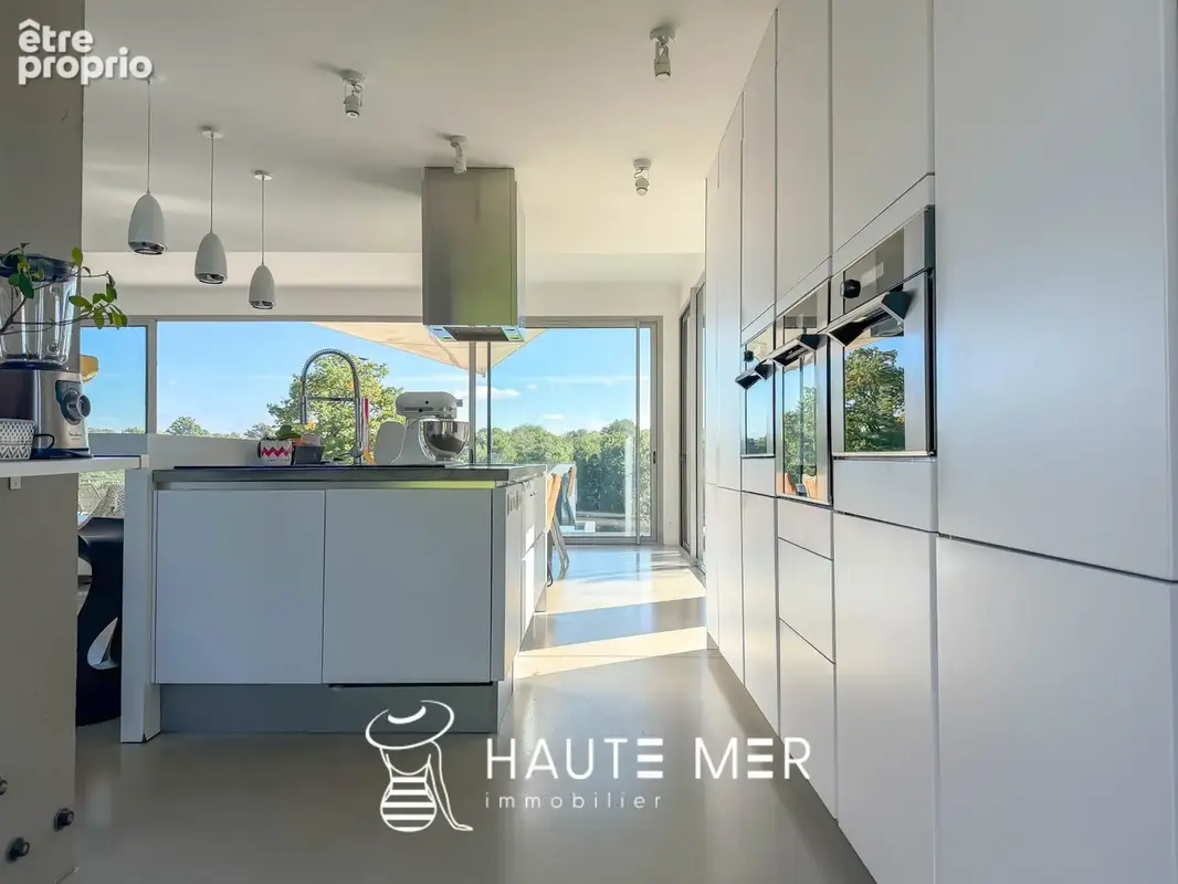 CHÊNE - Maison contemporaine lovée dans un écrin de verdure - photo 5