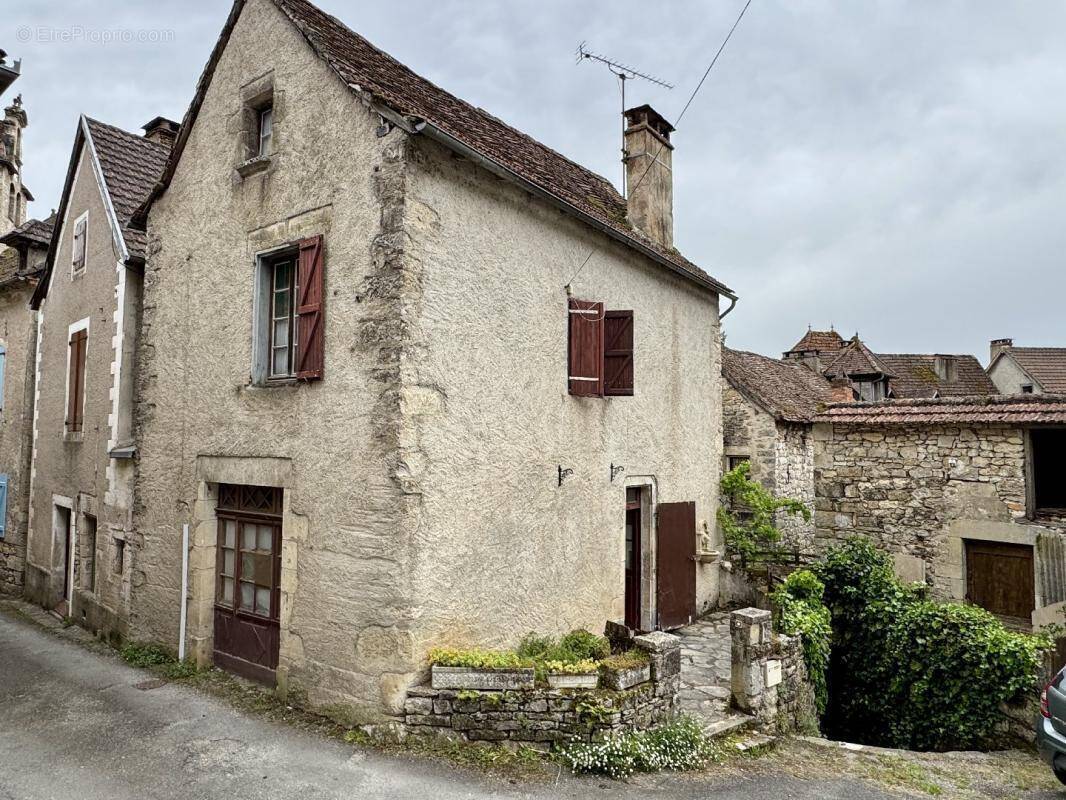 Maison à LARNAGOL