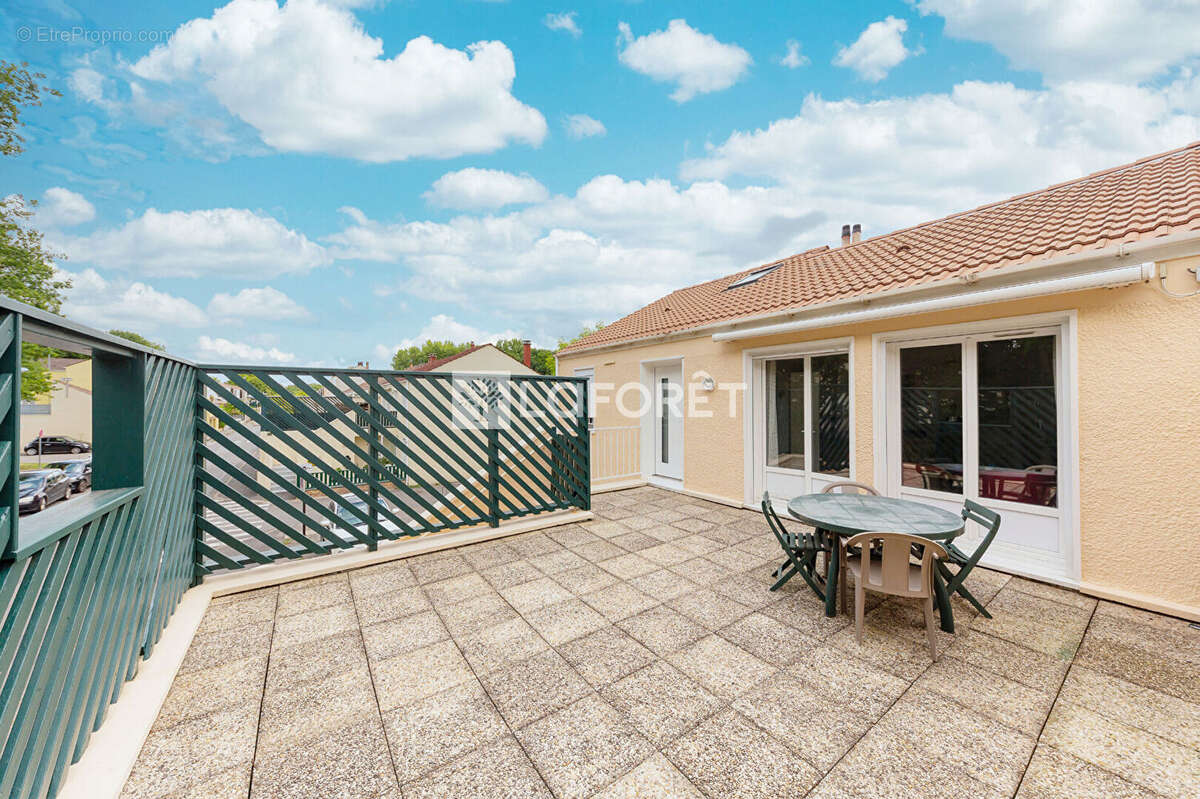 Appartement à EMERAINVILLE