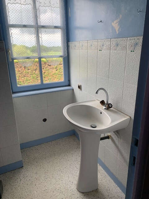 Maison à MONTREUIL-POULAY