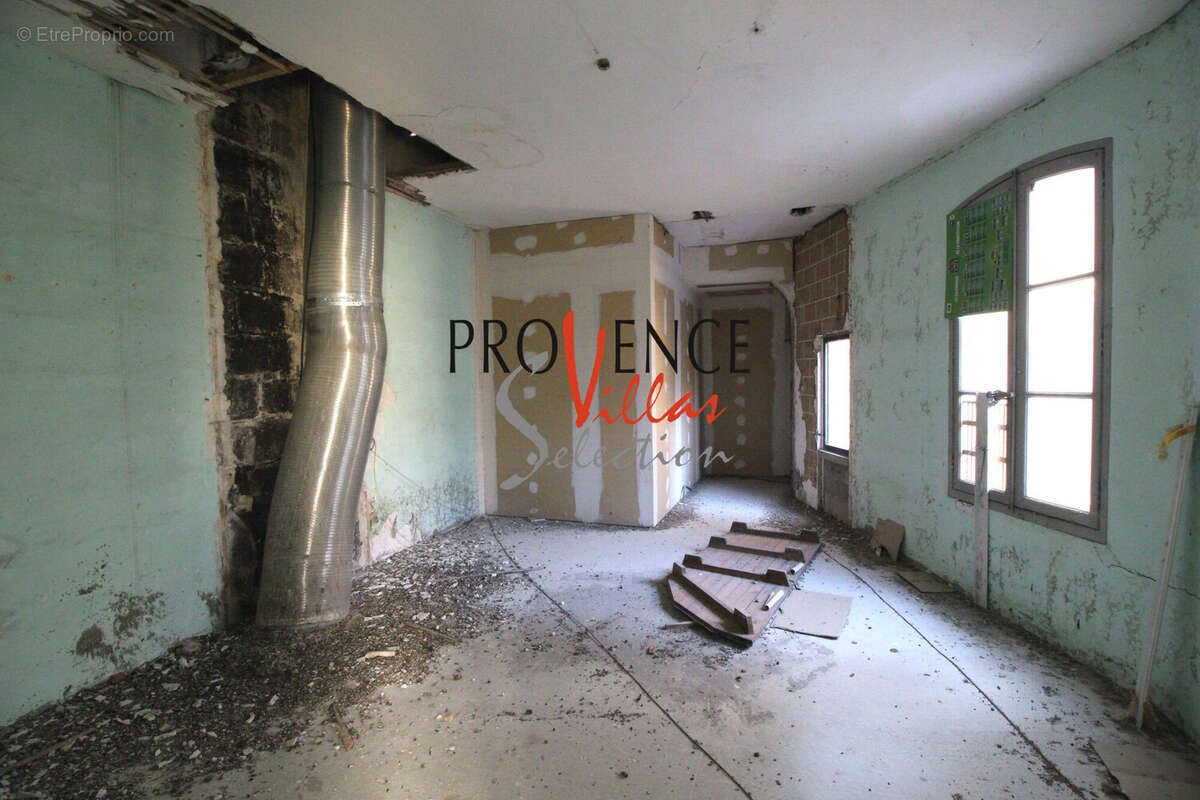 Appartement 319 m² à Beaucaire  - photo 5
