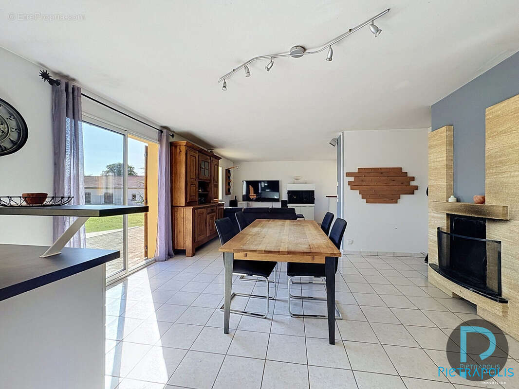 Maison 150 m² à Quincie-En-Beaujolais  - photo 8