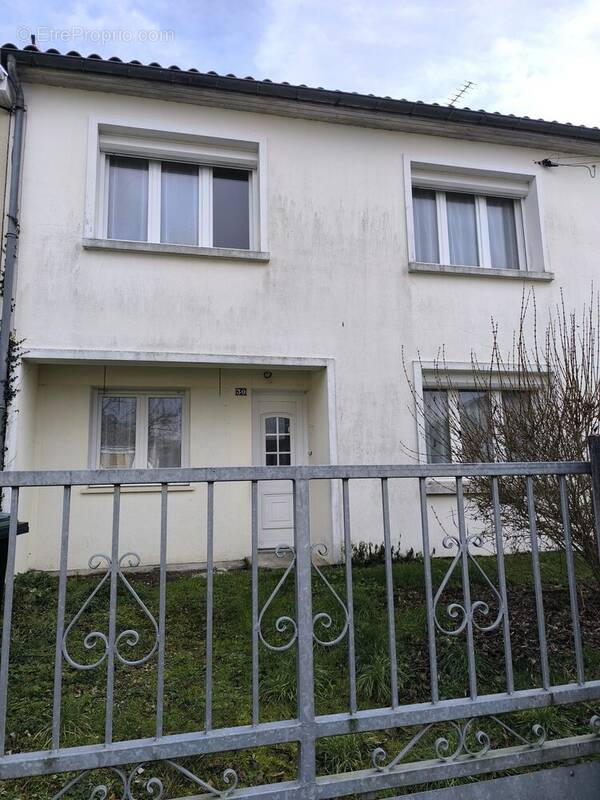 Maison à RUFFEC