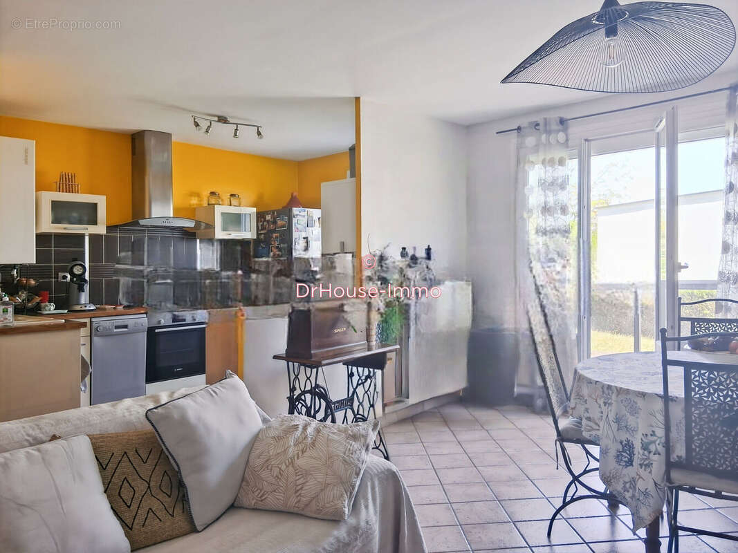 Appartement à SAINT-JEAN-DE-LA-RUELLE