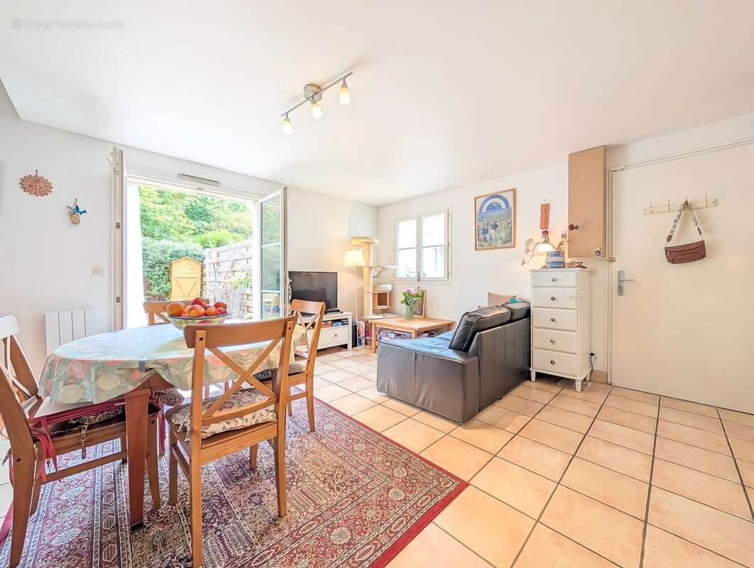 Appartement à LA QUEUE-LES-YVELINES