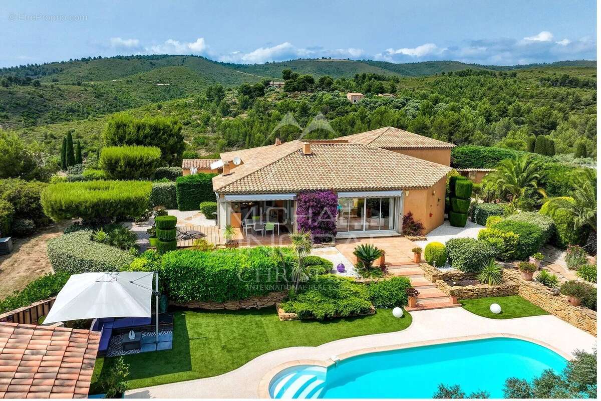 Maison à SAINT-CYR-SUR-MER