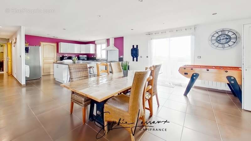 Maison récente de plain-pied à vendre en exclusivité à Authevernes – 152,35 m² – 5 pièces – 3 chambres – Double garage – Pièce c - photo 2