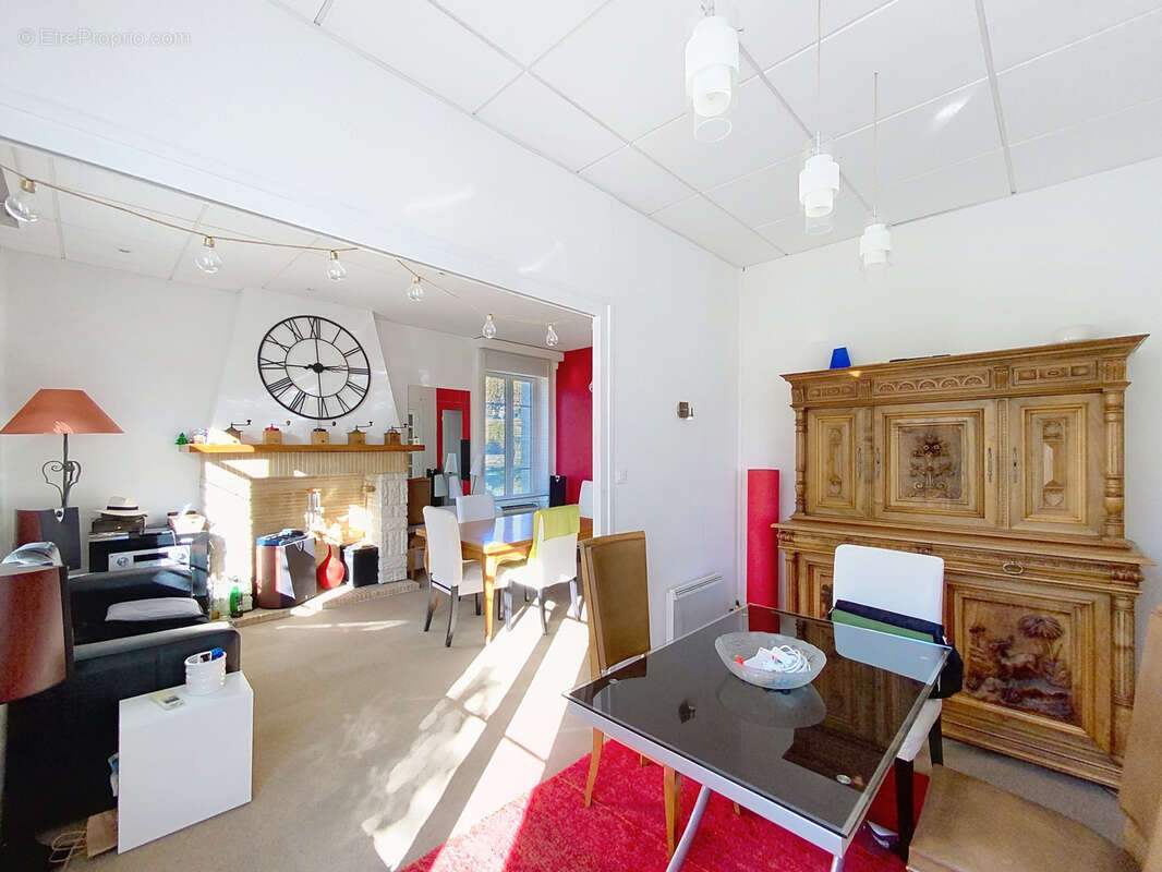 Maison à SAINT-PRIEST-EN-JAREZ