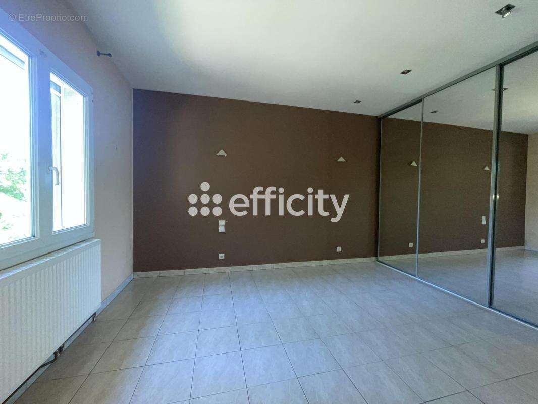 Maison 144 m² à Aigre  - photo 10