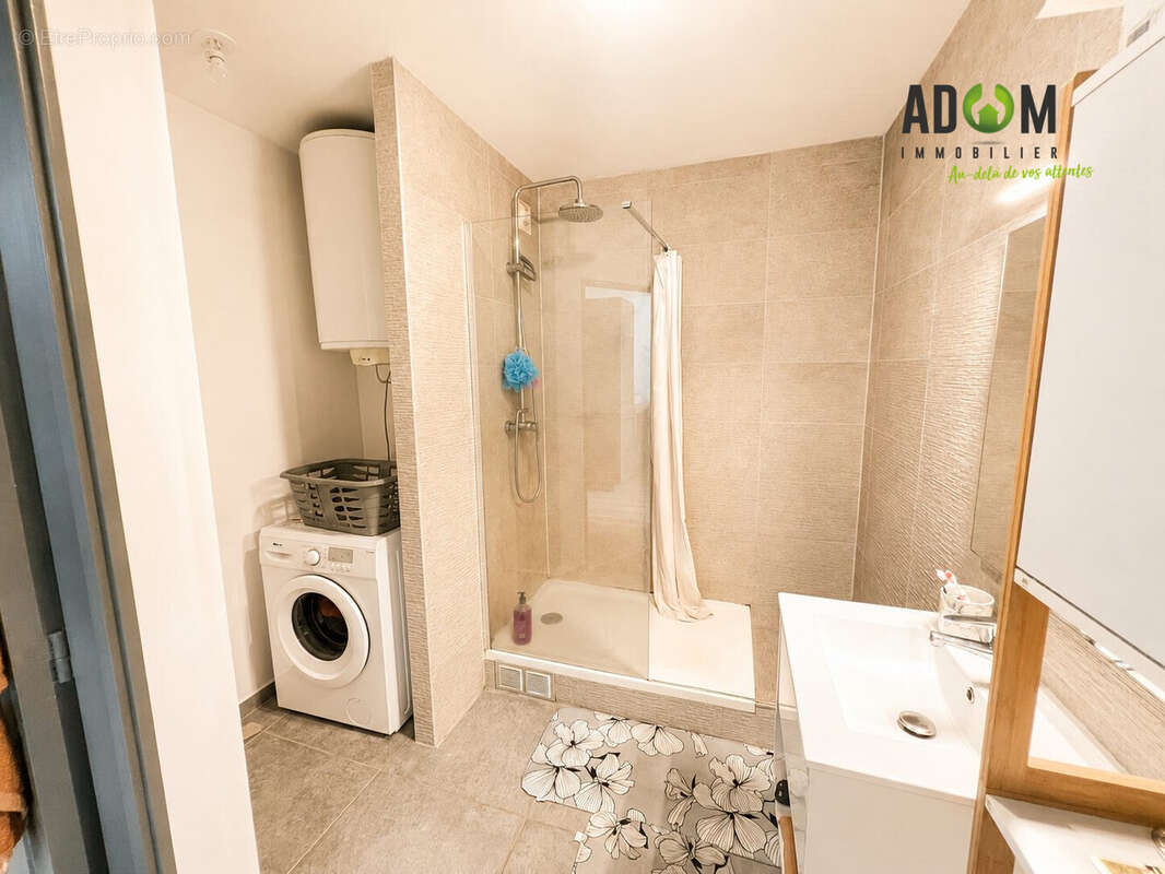 Salle d'eau - Appartement à LA POSSESSION