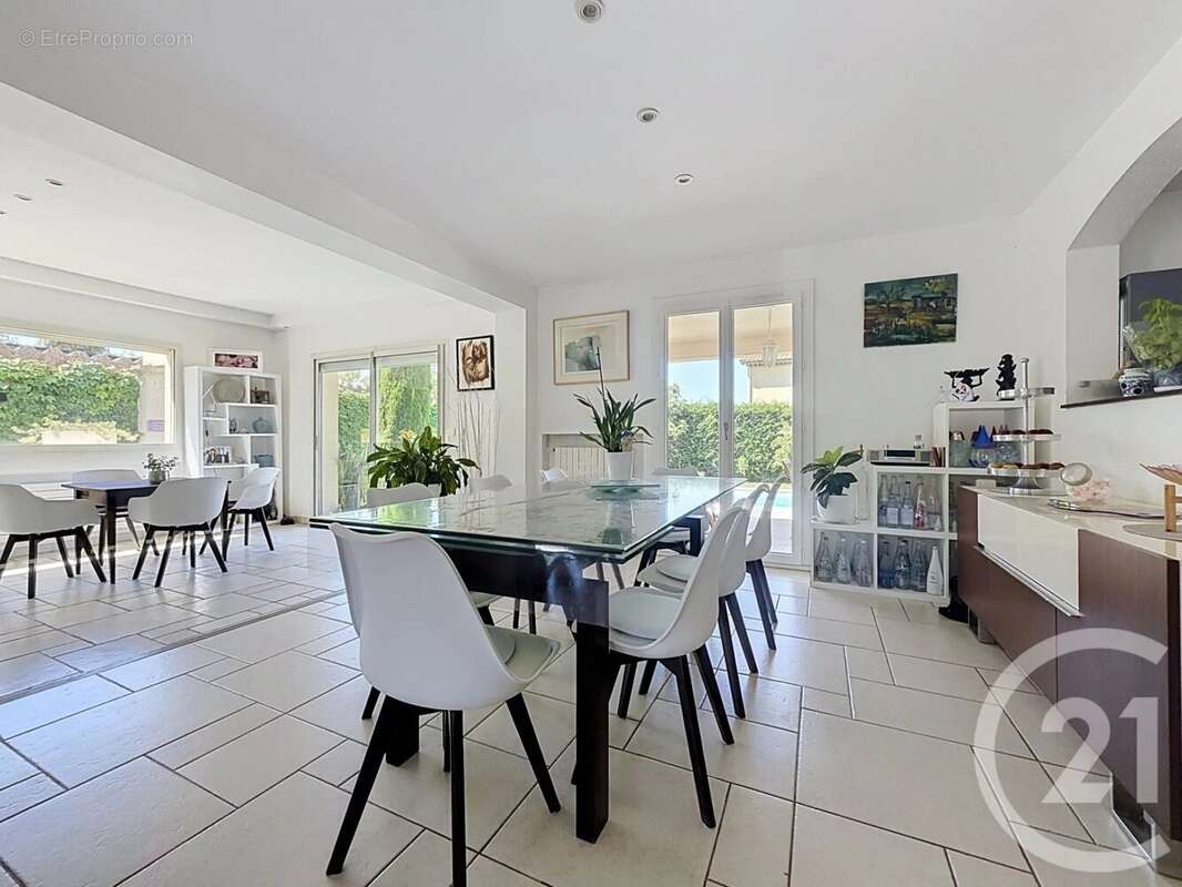 Maison 138 m² à Mouans-Sartoux  - photo 11