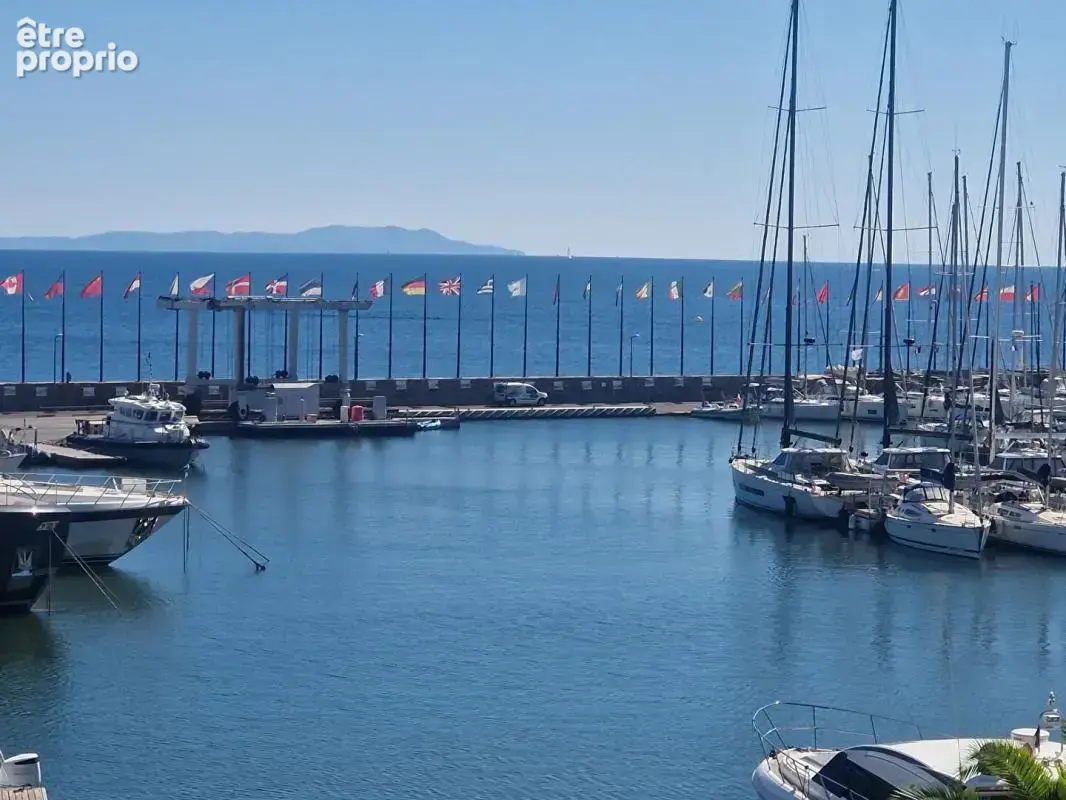 Appartement traversant avec vue mer panoramique  Port de Hyères - photo 3