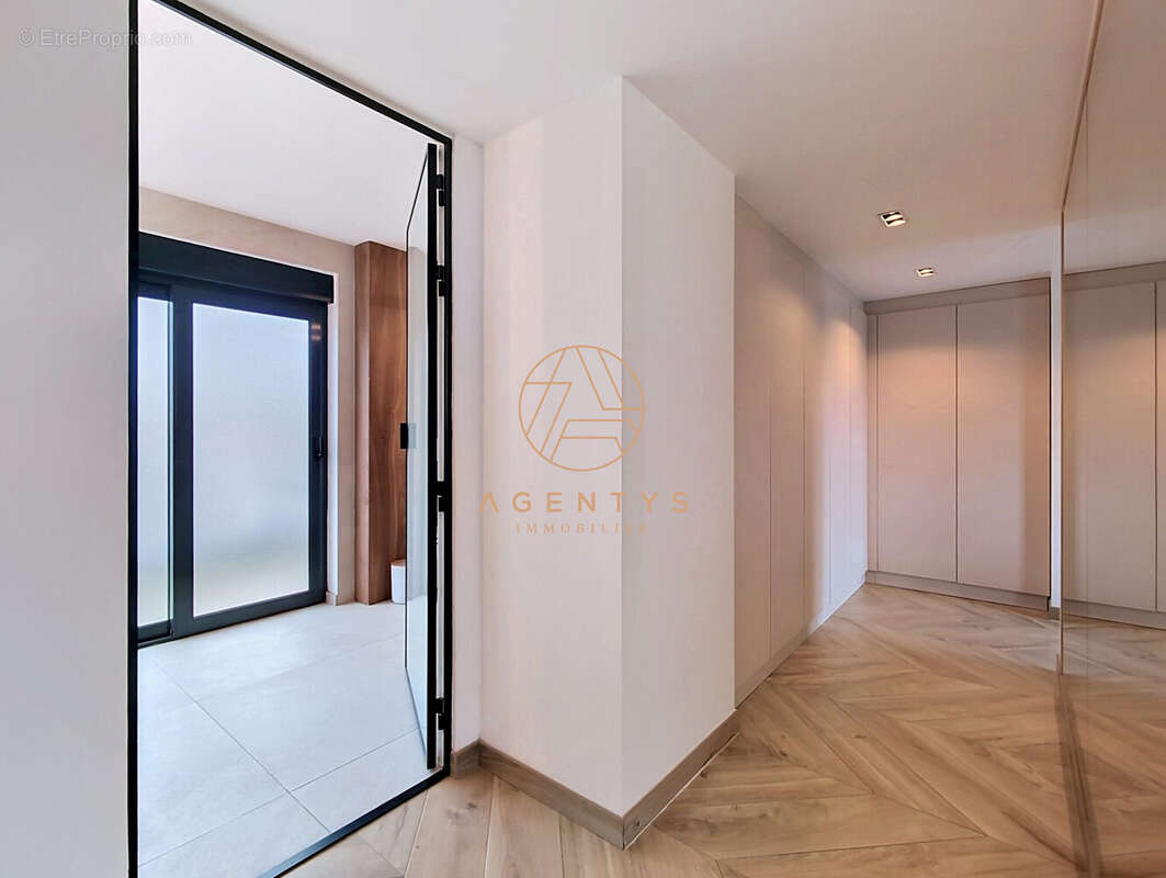 Maison 157 m² à Saint-Maur-Des-Fosses  - photo 7