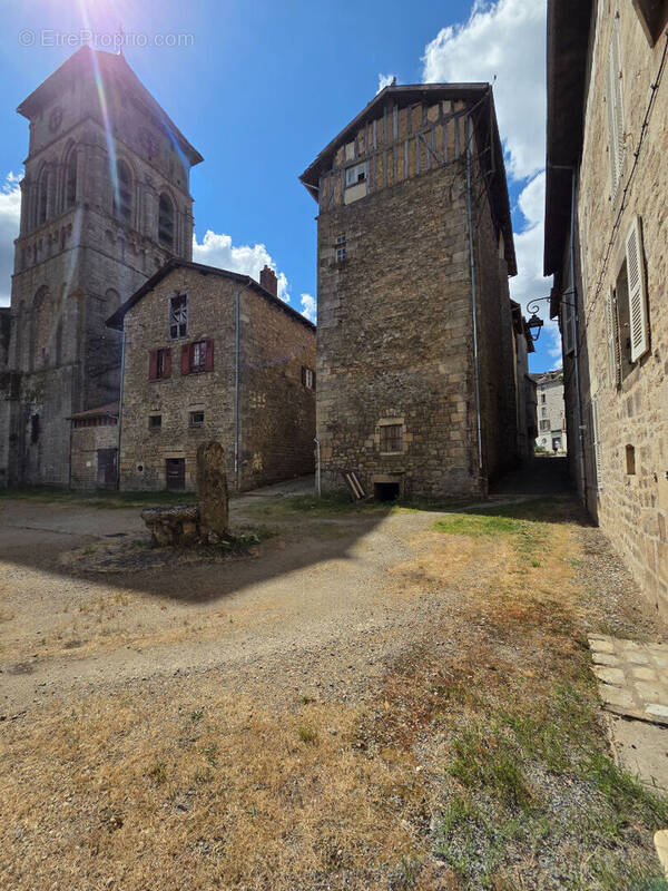 Maison à EYMOUTIERS