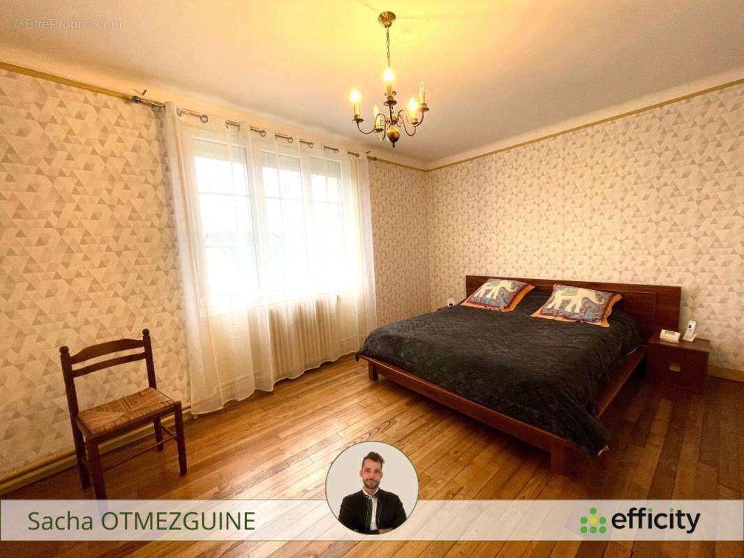 Maison 245 m² à Tournon-Saint-Martin  - photo 6
