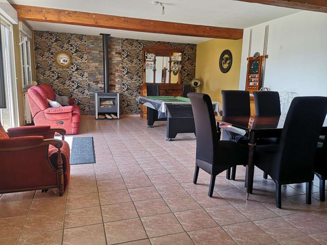 Maison à HONNECOURT-SUR-ESCAUT